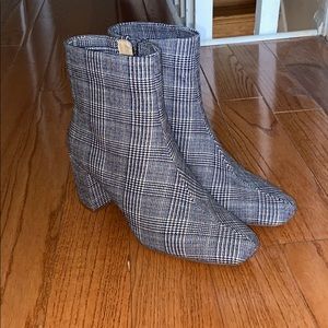 Heeled booties, houndstooth, size 8.5